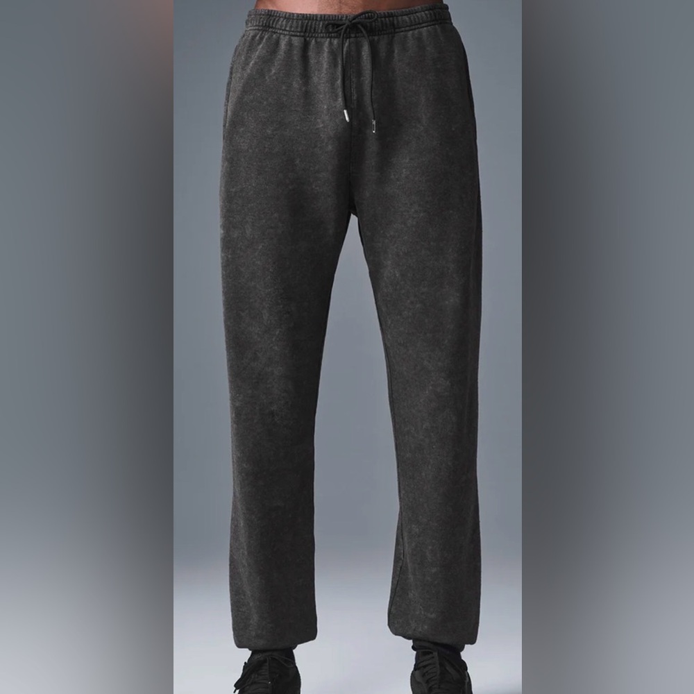Alo men’s Chill Vintage Wash Sweatpant | black wash | size: M